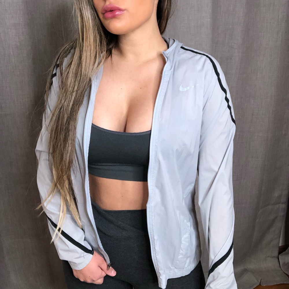 ✔️Light Grey Nike Windbreaker Jacket